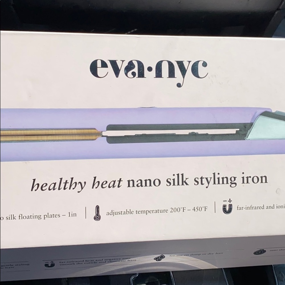 Like new Eva nyc nano flat iron